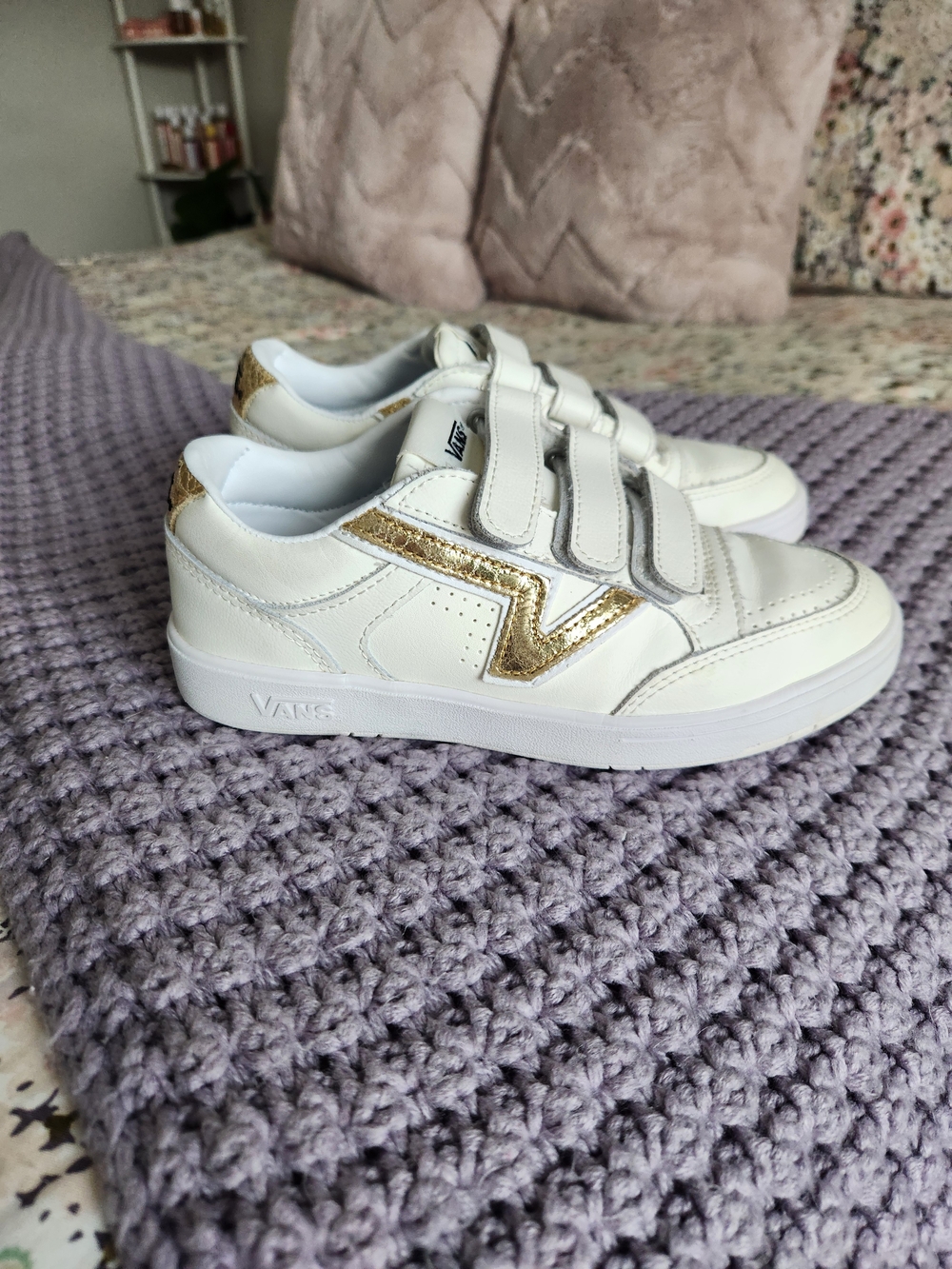 Sz 3.5 Vans Lowland Comfycush Sneakers